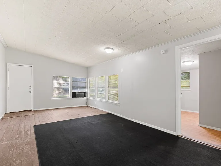 802 W Navasota St — Photo 13