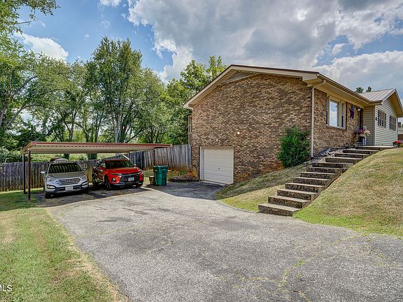 4th image of 15486 Siesta Ave