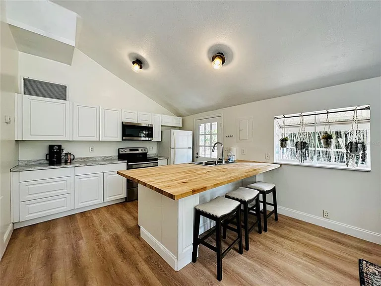 1222 E Crawford St #B — Photo 8