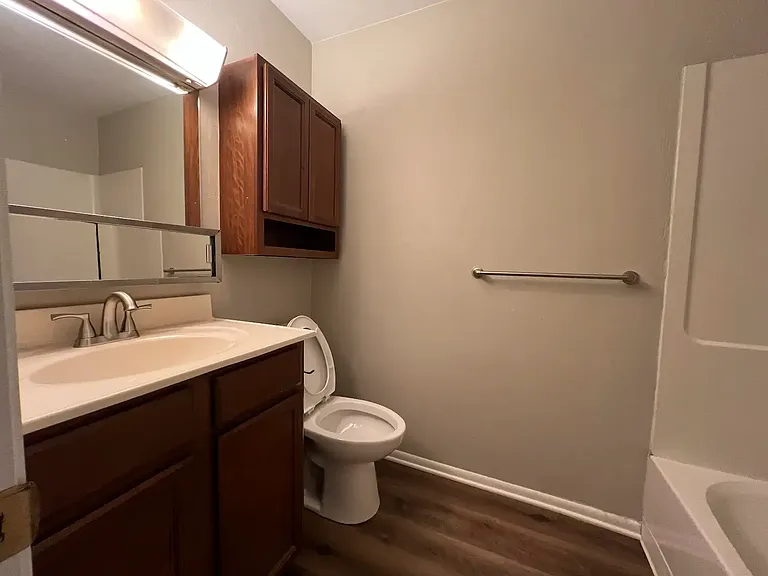 504-524 S Sweetbriar Dr — Photo 9