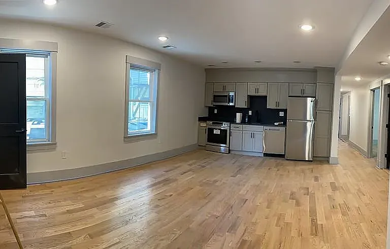 288 Columbia St — Photo 2