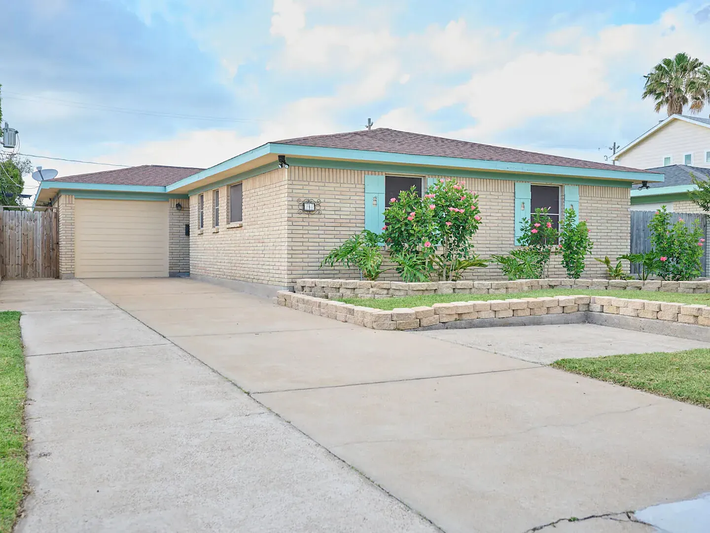 Hidden 3BR Gem house short walk to the UTMB — Photo 1