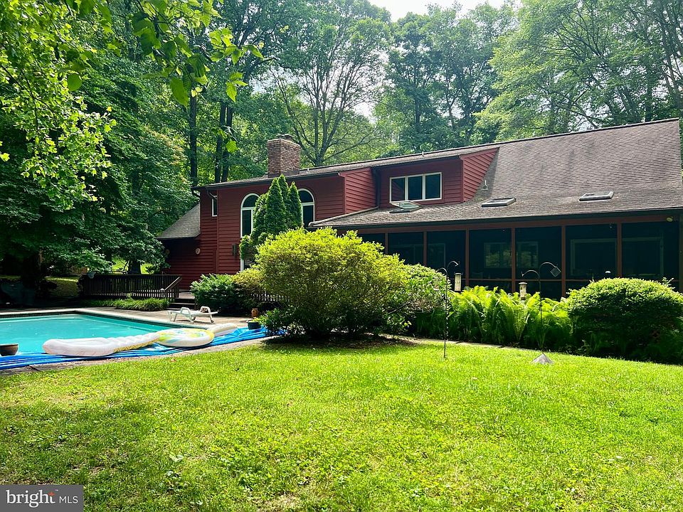 2nd image of 1109 Timber Trail Rd