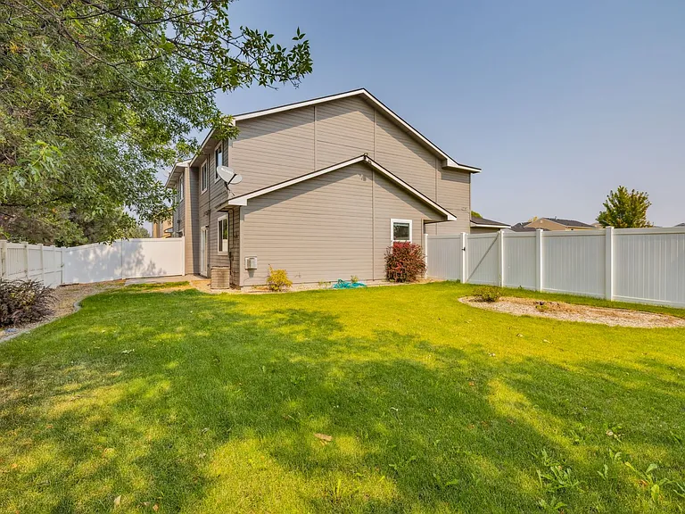 1311 N Gingham Ave — Photo 24