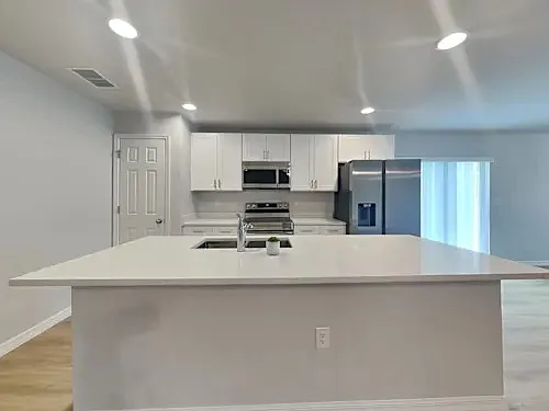 820 Vantage St SE — Photo 2