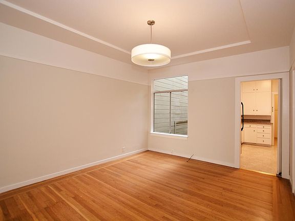 4th image of 445 Ashbury St #2
