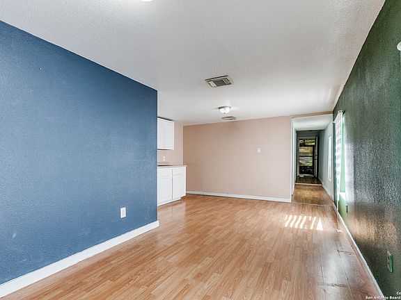 2nd image of 125 Forrest Ave