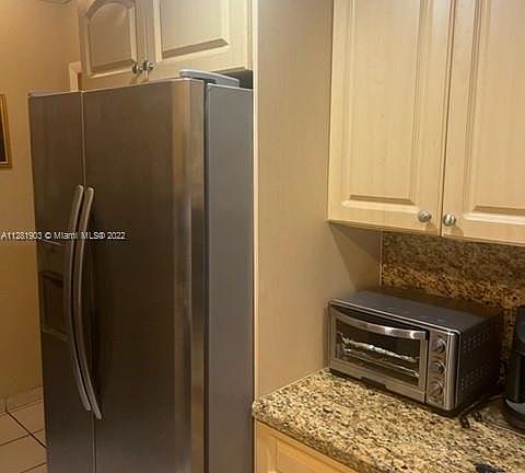 4th image of 1215 SW 32nd Ave #101