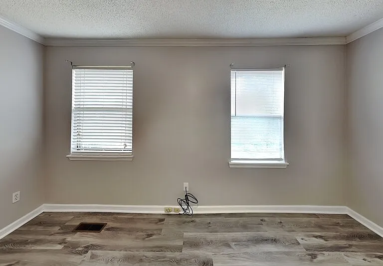 2468 Hampstead Dr — Photo 8