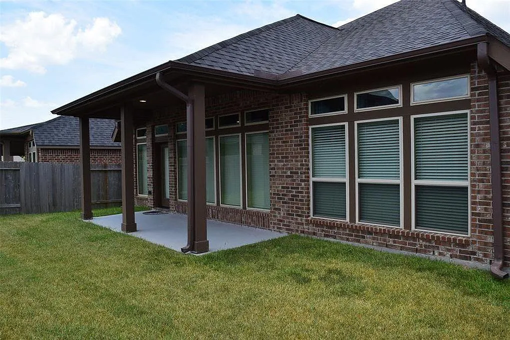 3 bed, 3.0 bath, 2375 sqft, $2,650 — Photo 3