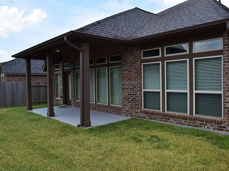 2911 Naples Park Ln — Photo 3