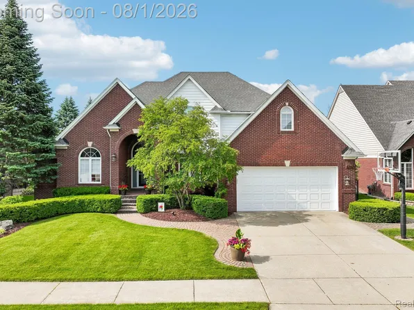 20292 Huron Dr, Clinton Township, MI 48038