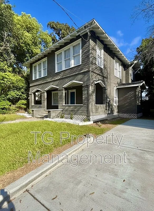 Building Photo - 2561 Rosselle St #1