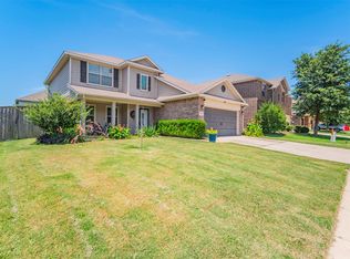 9913 Fox Hill Dr, Fort Worth, TX 76131