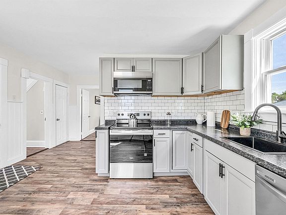 5th image of 24 Maple Ave