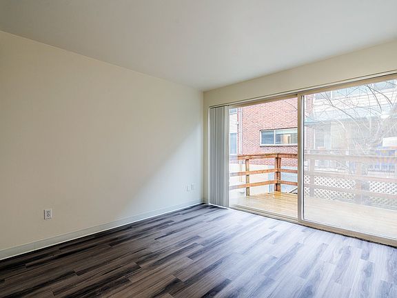 5th image of 5017 15th Ave NE APT 105