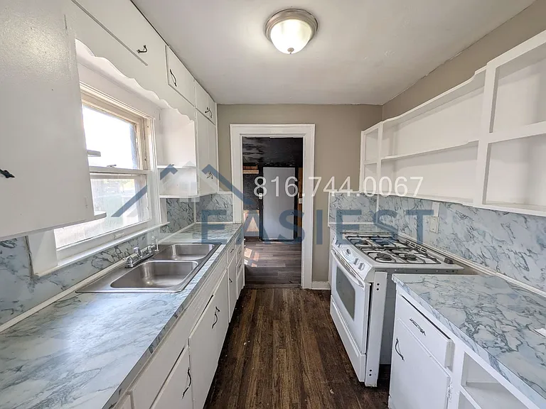 2332 Hardesty Ave — Photo 7