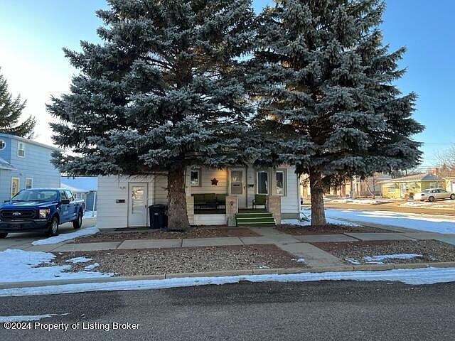 1st image of 345 3rd Ave E