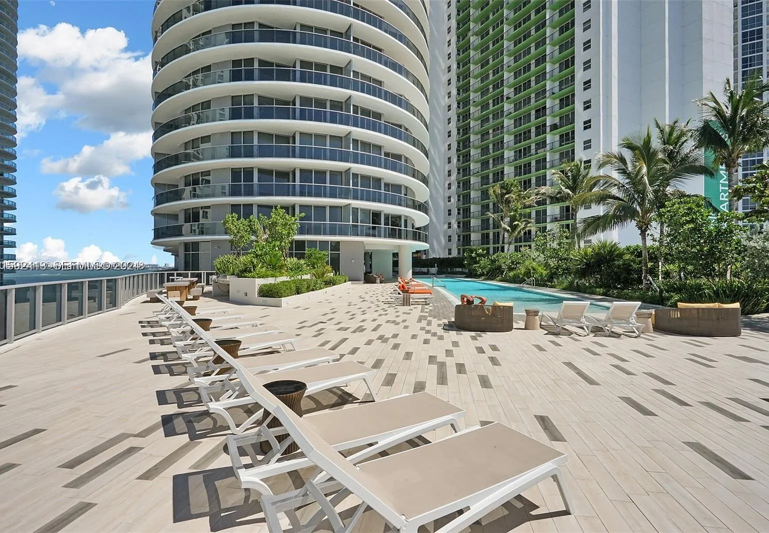 1 bed, 1.5 bath, 759 sqft, $3,600 — Photo 3