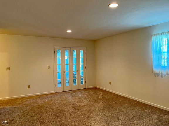 5th image of 1001 E Crown Pointe Blvd