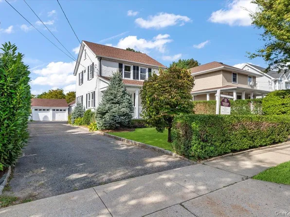 33 Avenue B Avenue, Port Washington, NY 11050