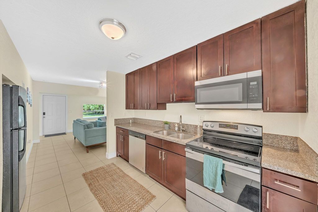1412 NE 25th Court, photo 9
