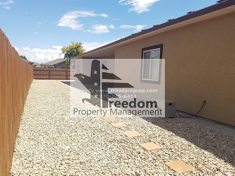 1187 Cherrywood Ave — Photo 11