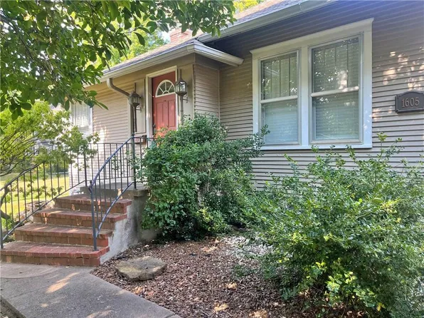 1605 S College St, Pittsburg, KS 66762