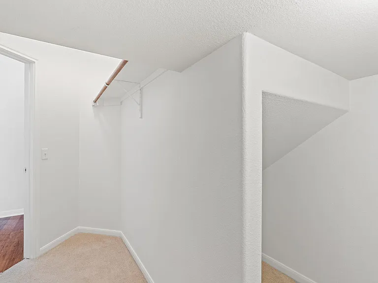 209 Canterbury Dr — Photo 26