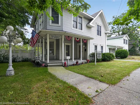 108 College St, Holly, MI 48442