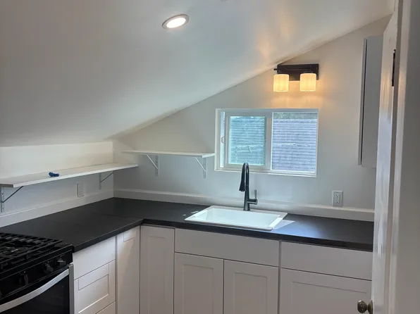 1505 17th Ave, Santa Cruz, CA 95062