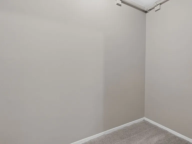 Hollow Hills Apartments — Photo 132