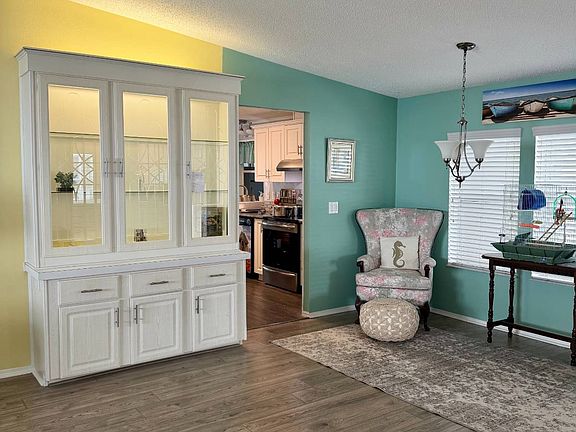 5th image of 10533 Golden Ter