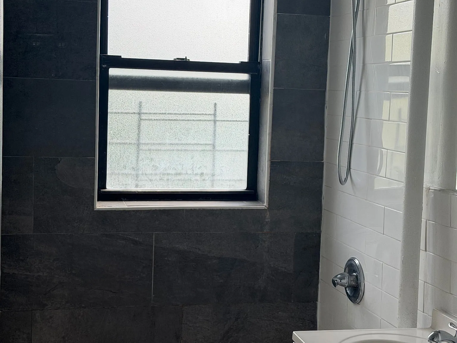 3 bed, 1300 sqft, $3,644 — Photo 4