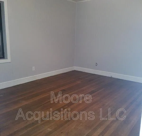 221 Leonard Dr — Photo 13