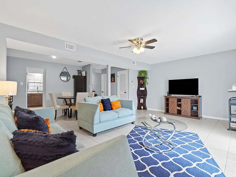 216 Cloverdale Blvd #C — Photo 5