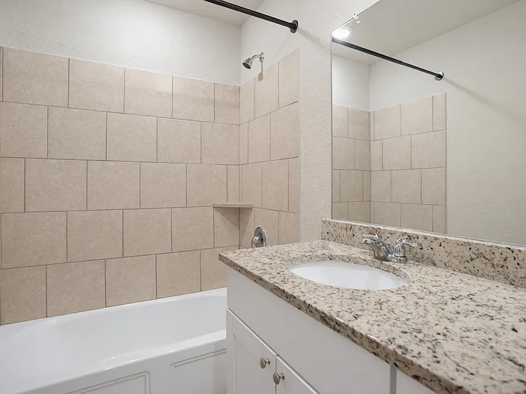 13138 Rosemary Cv — Photo 23