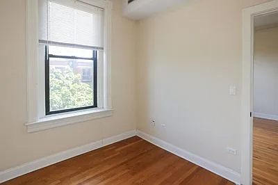 2952 N Racine Ave — Photo 5
