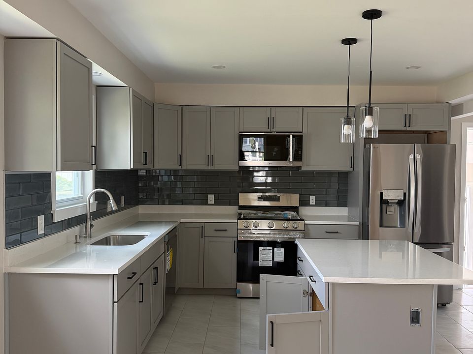 1st image of 900 Main St #1