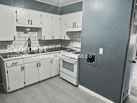 2nd image of 4922 Willow St #A