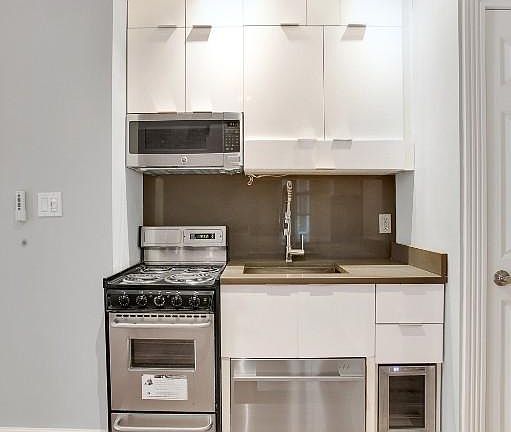 3rd image of 210 E 25th St APT 3FW