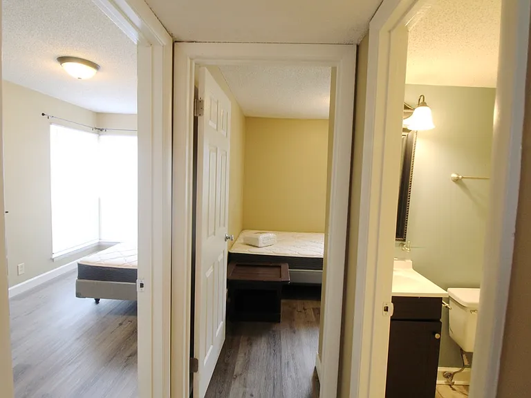 1390H Hunters Rd — Photo 16
