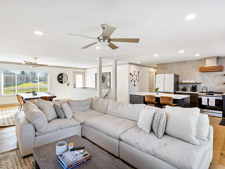 3261 Schoolhouse Dr — Photo 5
