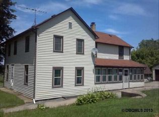 7821 Kane Rd, Dubuque, IA 52003