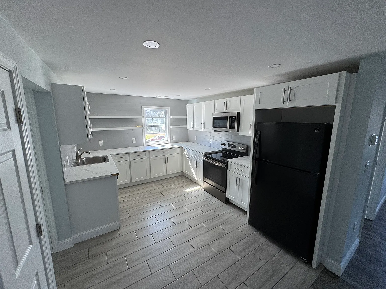 3 bed, 1000 sqft, $2,900 — Photo 1