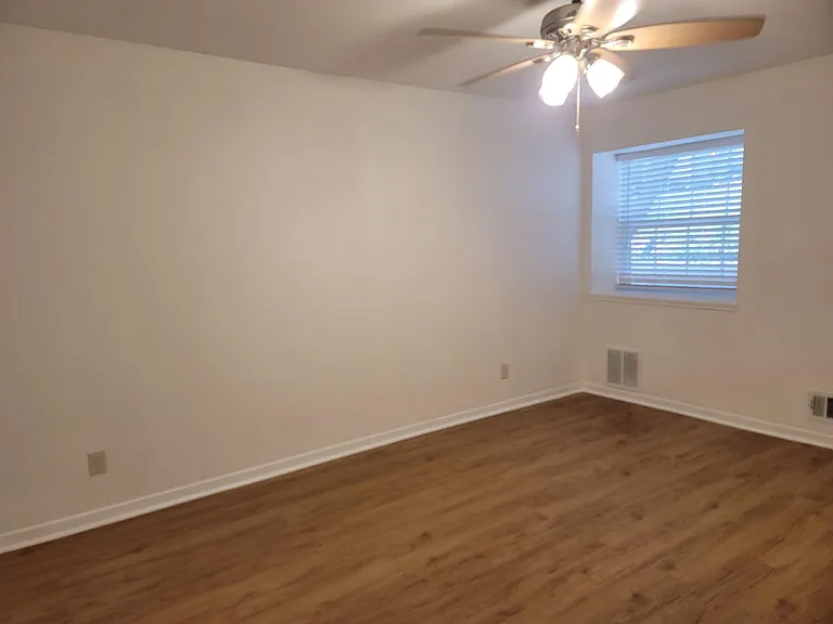 2308 Barton Village Cir #102 — Photo 9