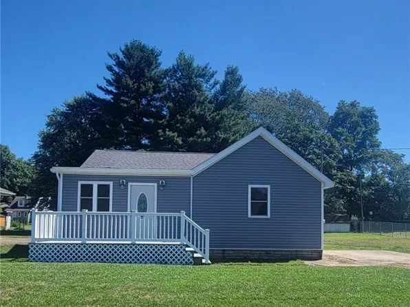 806 Elm St, Belpre, OH 45714