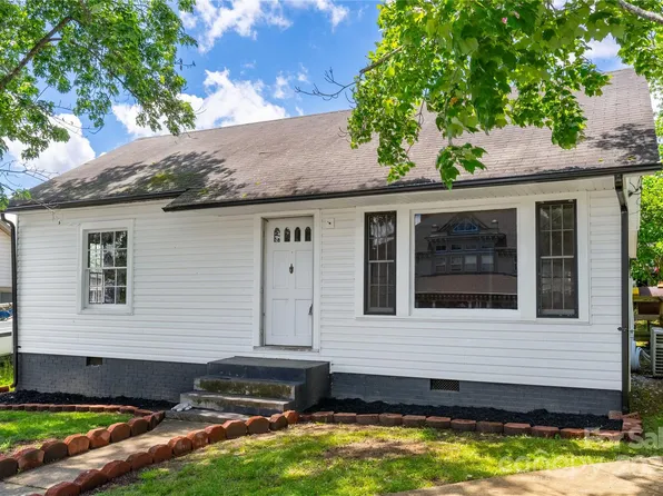 103 N Madison St, Marion, NC 28752