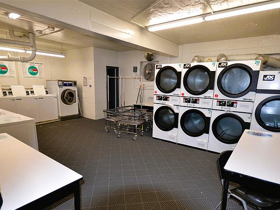4th image of 247 Parkview Avenue #6M