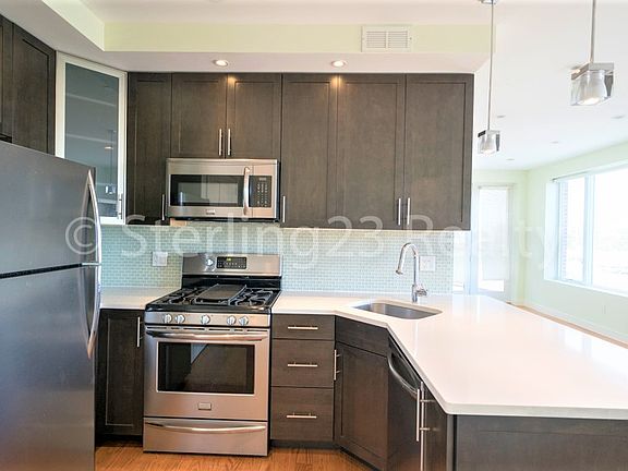 4th image of 2704 Hoyt Ave S APT 3E